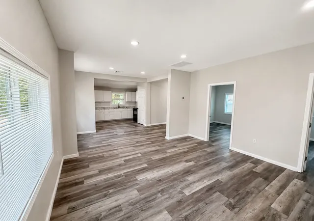 Photo 3 of Sale Pending at 305 S Rosehill Ave, Cleveland, OK 74020 | MLS# 2633041 | Listing updated on 2026-09-24