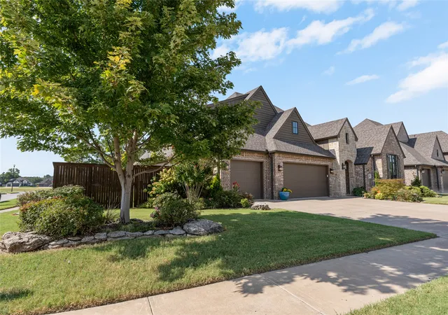 Photo 3 of Sale Pending at 3923 W Tucson Pl, Broken Arrow, OK 74011 | MLS# 2633183 | Listing updated on 2026-09-14