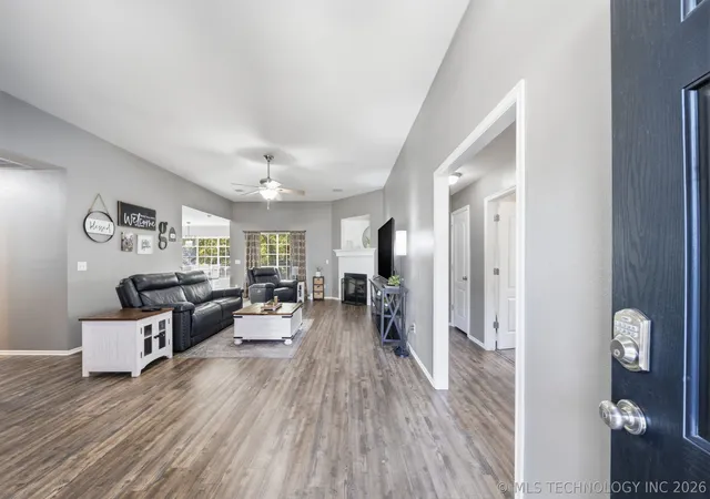 Photo 3 of Sale Pending at 3916 S 74th West Ave, Tulsa, OK 74107 | MLS# 2633157 | Listing updated on 2026-09-14