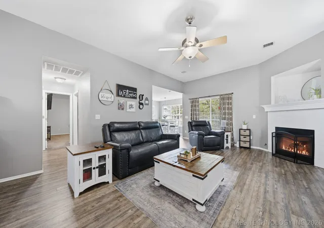 Photo 4 of Sale Pending at 3916 S 74th West Ave, Tulsa, OK 74107 | MLS# 2633157 | Listing updated on 2026-09-14