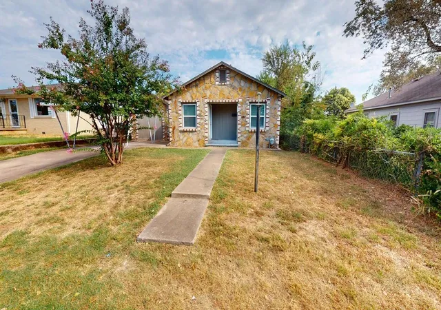 Photo 3 of Single family home for sale at 415 E Aquarium Pl, Jenks, OK 74037 | MLS# 2633060 | Listing updated on 2026-09-09