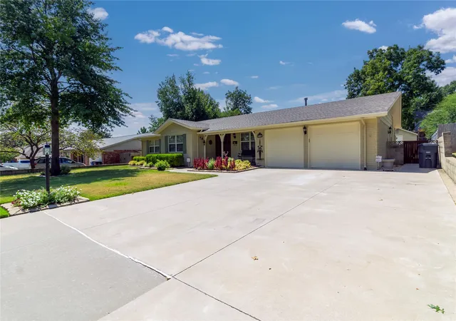 Photo 3 of Sale Pending at 3740 S Darlington Ave, Tulsa, OK 74135 | MLS# 2633151 | Listing updated on 2026-09-13