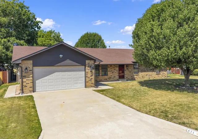 Photo 1 of Single family home for sale at 621 Osage St Nw, Ardmore, OK 73401 | MLS# 2632773 | Listing updated on 2026-09-11
