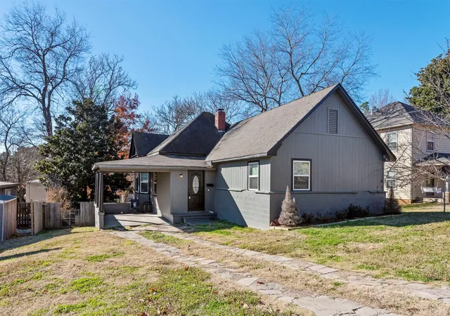 Photo 2 of Single family home for sale at 509 W Shawnee St, Tahlequah, OK 74464 | MLS# 2631000 | Listing updated on 2026-09-09