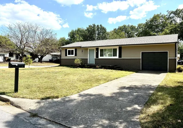 Photo 2 of Single family home for sale at 617 E Fort Worth Pl, Broken Arrow, OK 74012 | MLS# 2633192 | Listing updated on 2026-09-14