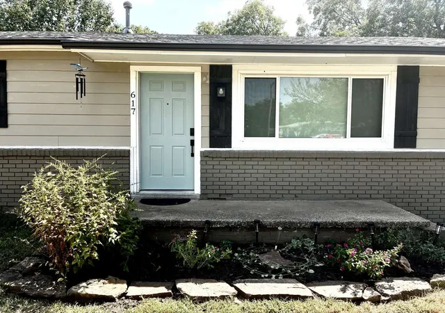 Photo 3 of Single family home for sale at 617 E Fort Worth Pl, Broken Arrow, OK 74012 | MLS# 2633192 | Listing updated on 2026-09-14