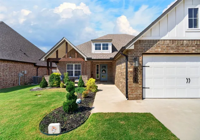 Photo 3 of Single family home for sale at 8728 S Joliet St, Broken Arrow, OK 74014 | MLS# 2633241 | Listing updated on 2026-10-06