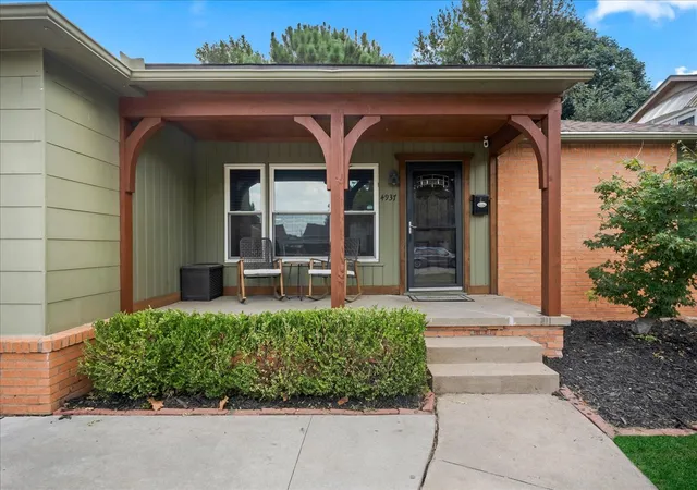 Photo 3 of Single family home for sale at 4937 S Quincy Ave, Tulsa, OK 74105 | MLS# 2633222 | Listing updated on 2026-09-11