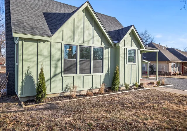 Photo 3 of Single family home for sale at 117 S Vann St, Pryor, OK 74361 | MLS# 2633228 | Listing updated on 2026-09-09