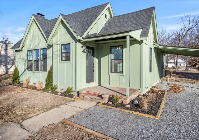 Photo 3 of Single family home for sale at 117 S Vann St, Pryor, OK 74361 | MLS# 2633228 | Listing updated on 2026-09-09