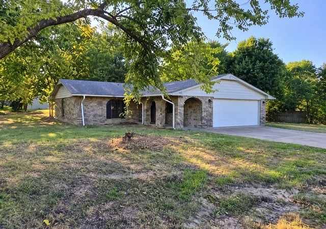 Photo 1 of Sale Pending at 300 7th Avenue, Warner, OK 74469 | MLS# 2633273 | Listing updated on 2026-09-11