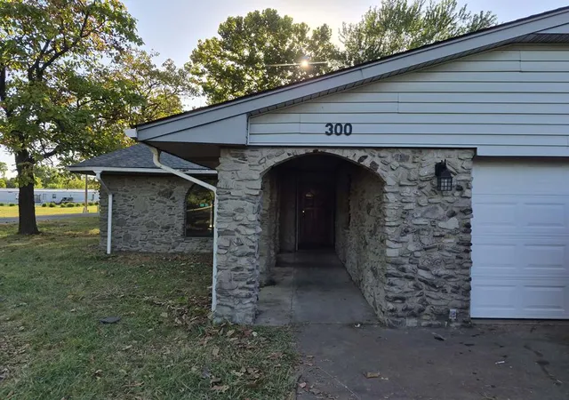 Photo 4 of Sale Pending at 300 7th Avenue, Warner, OK 74469 | MLS# 2633273 | Listing updated on 2026-09-11