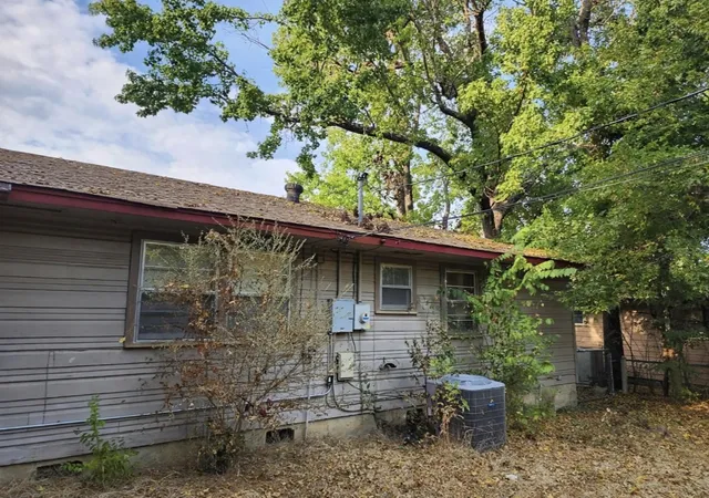 Photo 3 of Single family home for sale at 1210 E Duke St, Hugo, OK 74743 | MLS# 2633036 | Listing updated on 2026-10-05