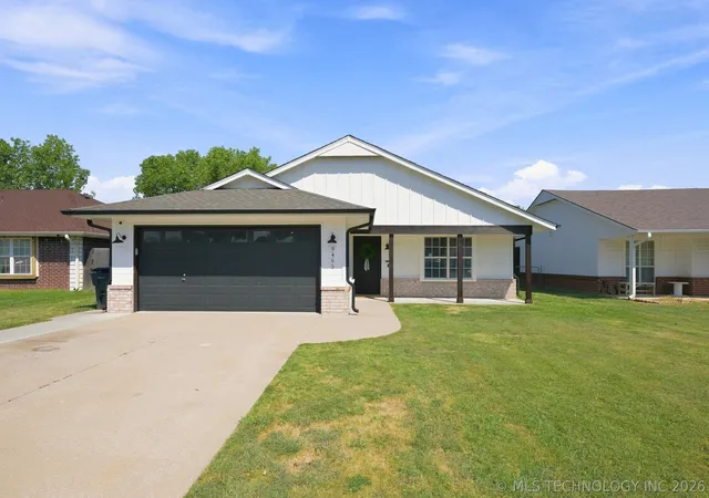 Photo 1 of Sale Pending at 9465 E Sprucewood Dr, Claremore, OK 74019 | MLS# 2633142 | Listing updated on 2026-09-11