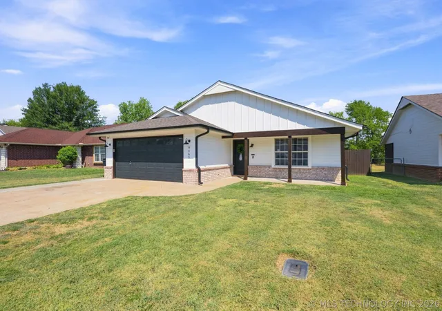 Photo 3 of Sale Pending at 9465 E Sprucewood Dr, Claremore, OK 74019 | MLS# 2633142 | Listing updated on 2026-09-11