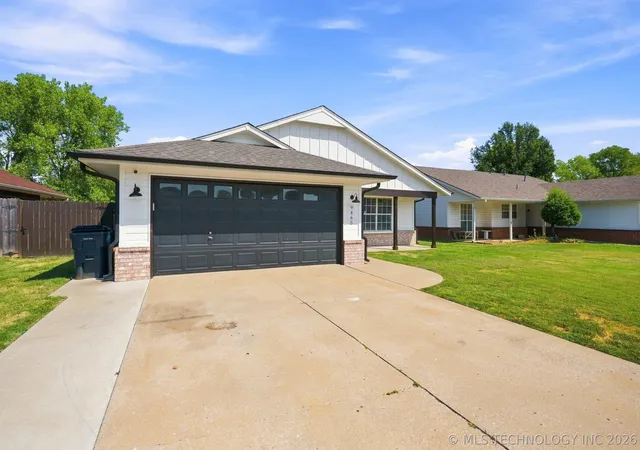 Photo 3 of Sale Pending at 9465 E Sprucewood Dr, Claremore, OK 74019 | MLS# 2633142 | Listing updated on 2026-09-11