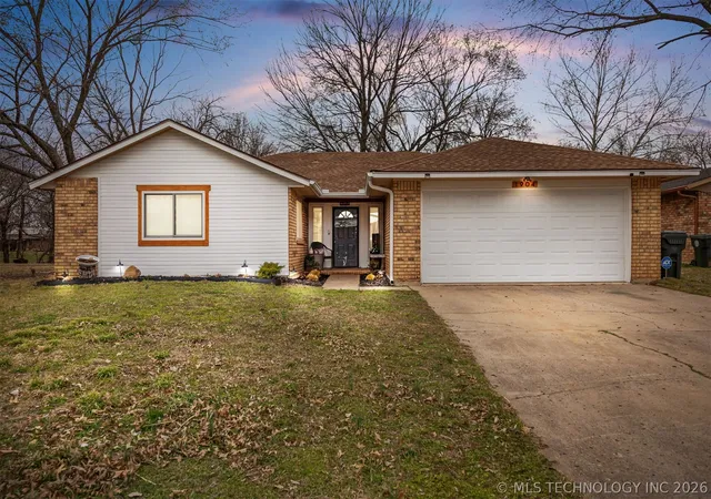 Photo 1 of Sale Pending at 1904 Deer Run, Muskogee, OK 74403 | MLS# 2633294 | Listing updated on 2026-09-11