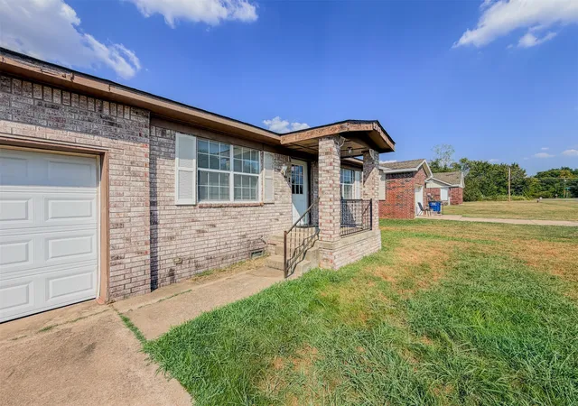 Photo 3 of Single family home for sale at 408 SW 13th Street, Wagoner, OK 74467 | MLS# 2632639 | Listing updated on 2026-09-11
