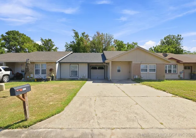 Photo 1 of Single family home for sale at 14211 S Hickory Pl, Glenpool, OK 74033 | MLS# 2633299 | Listing updated on 2026-09-11