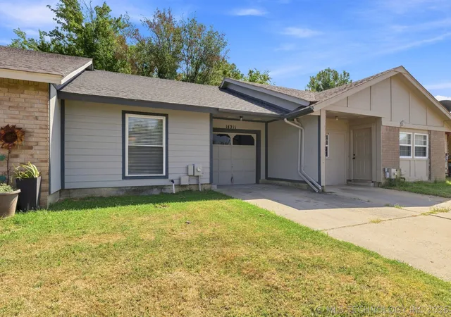Photo 2 of Single family home for sale at 14211 S Hickory Pl, Glenpool, OK 74033 | MLS# 2633299 | Listing updated on 2026-09-11
