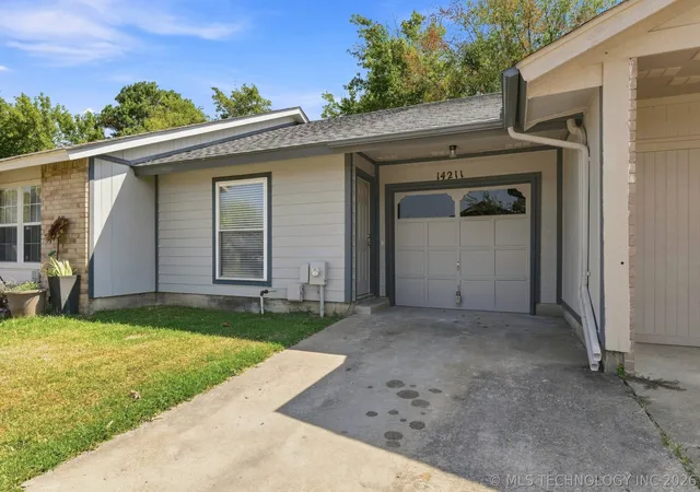 Photo 3 of Single family home for sale at 14211 S Hickory Pl, Glenpool, OK 74033 | MLS# 2633299 | Listing updated on 2026-09-11