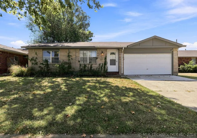 Photo 1 of Single family home for sale at 1929 W Vandalia St, Broken Arrow, OK 74012 | MLS# 2632784 | Listing updated on 2026-09-13