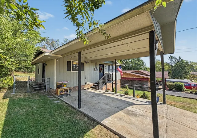 Photo 2 of Sale Pending at 317 E South St, Tahlequah, OK 74464 | MLS# 2633313 | Listing updated on 2026-09-16