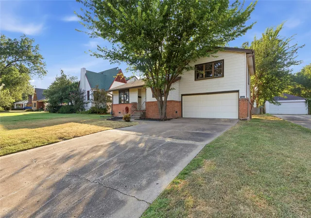 Photo 3 of Single family home for sale at 546 S Zurich Ave, Tulsa, OK 74112 | MLS# 2631687 | Listing updated on 2026-09-14