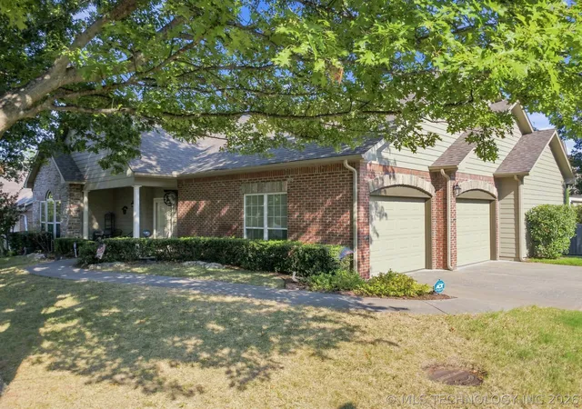 Photo 2 of Sale Pending at 5118 W Birmingham Pl, Broken Arrow, OK 74011 | MLS# 2633184 | Listing updated on 2026-09-11