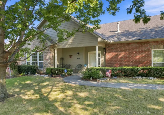 Photo 3 of Sale Pending at 5118 W Birmingham Pl, Broken Arrow, OK 74011 | MLS# 2633184 | Listing updated on 2026-09-11