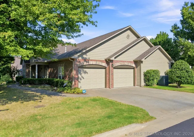Photo 3 of Sale Pending at 5118 W Birmingham Pl, Broken Arrow, OK 74011 | MLS# 2633184 | Listing updated on 2026-09-11