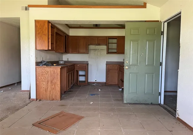Photo 2 of Single family home for sale at 1006 Jahrman Pl, Warner, OK 74469 | MLS# 2632966 | Listing updated on 2026-09-11