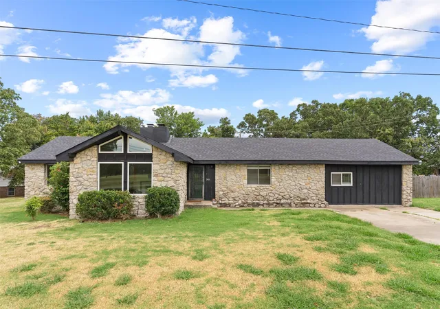 Photo 1 of Single family home for sale at 2401 Grandview Ave, Pawhuska, OK 74056 | MLS# 2633352 | Listing updated on 2026-10-02
