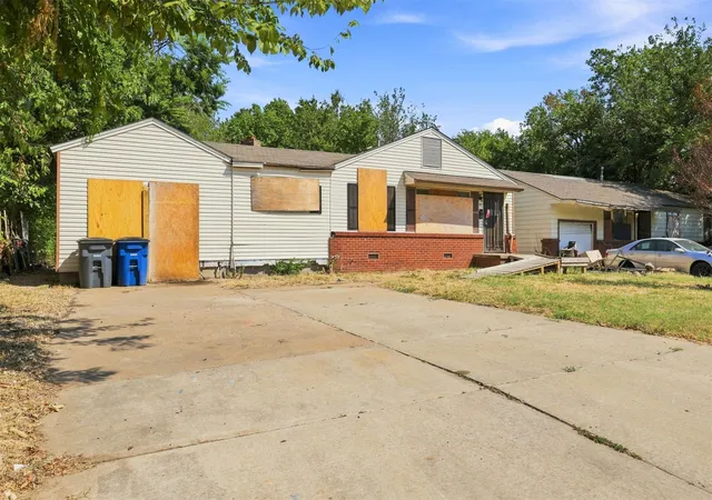 Photo 3 of Single family home for sale at 33 E 49th Place N, Tulsa, OK 74126 | MLS# 2633334 | Listing updated on 2026-09-11