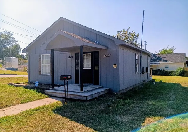 Photo 1 of Single family home for sale at 920 E 13th Street, Okmulgee, OK 74447 | MLS# 2632894 | Listing updated on 2026-09-11