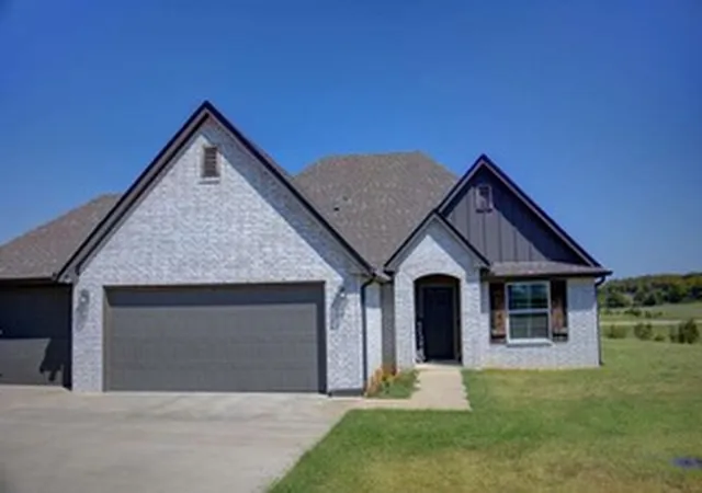 Photo 1 of Single family home for sale at 2420 W King Ln, Claremore, OK 74019 | MLS# 2633402 | Listing updated on 2026-09-11