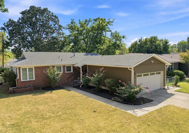 Photo 3 of Sale Pending at 5746 E 27th Place, Tulsa, OK 74114 | MLS# 2633409 | Listing updated on 2026-10-07