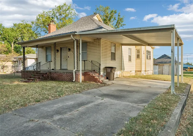 Photo 2 of Single family home for sale at 501 W Main, Haskell, OK 74436 | MLS# 2633232 | Listing updated on 2026-09-11