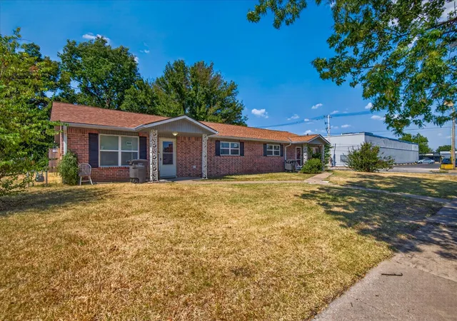 Photo 2 of Sale Pending at 301 S Chickasaw Ave, Bartlesville, OK 74003 | MLS# 2631569 | Listing updated on 2026-09-11