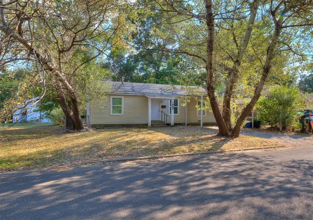 Photo 2 of Single family home for sale at 1907 Monta Ave, Muskogee, OK 74403 | MLS# 2633451 | Listing updated on 2026-09-11