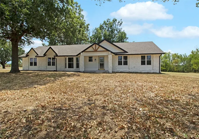 Photo 1 of Single family home for sale at 19224 E Shannon Dr, Claremore, OK 74019 | MLS# 2632508 | Listing updated on 2026-10-02