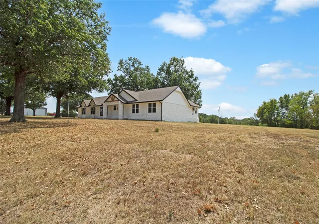 Photo 2 of Single family home for sale at 19224 E Shannon Dr, Claremore, OK 74019 | MLS# 2632508 | Listing updated on 2026-10-02
