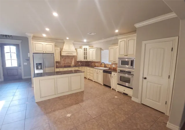 Photo 2 of Single family home for sale at 3908 N Pine Ave, Broken Arrow, OK 74012 | MLS# 2633464 | Listing updated on 2026-09-11