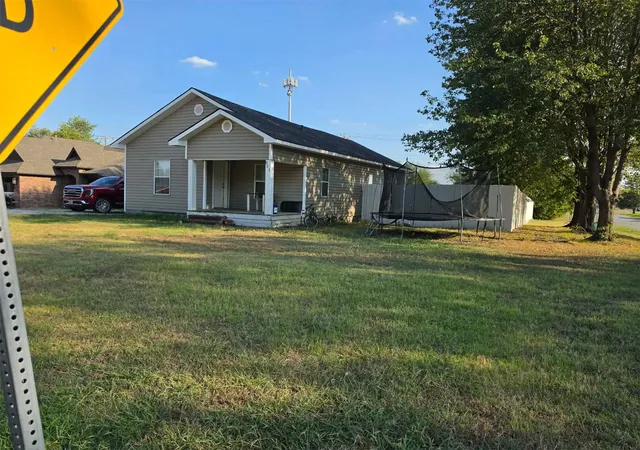 Single family home for sale at 821 W Oak St, Collinsville, OK 74021 | MLS# 2633368