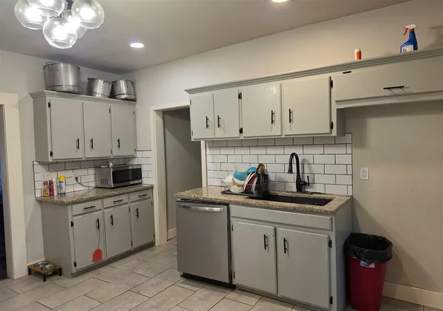 Photo 3 of Single family home for sale at 821 W Oak St, Collinsville, OK 74021 | MLS# 2633368 | Listing updated on 2026-09-11