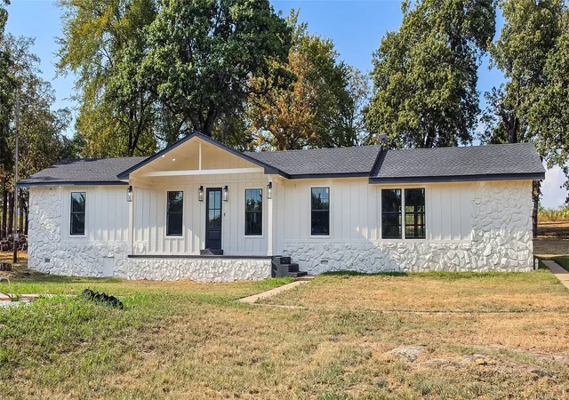 Photo 2 of Single family home for sale at 422311 E 1142 Road, Eufaula, OK 74432 | MLS# 2633292 | Listing updated on 2026-09-12