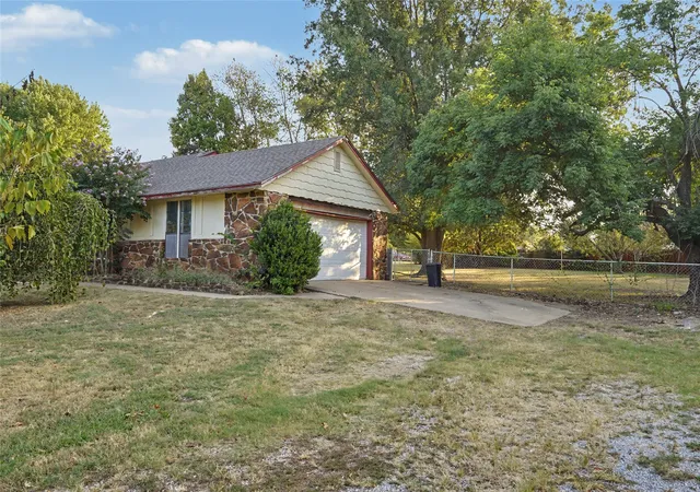 Photo 3 of Sale Pending at 8809 N 176th East Ave, Owasso, OK 74055 | MLS# 2633226 | Listing updated on 2026-09-28