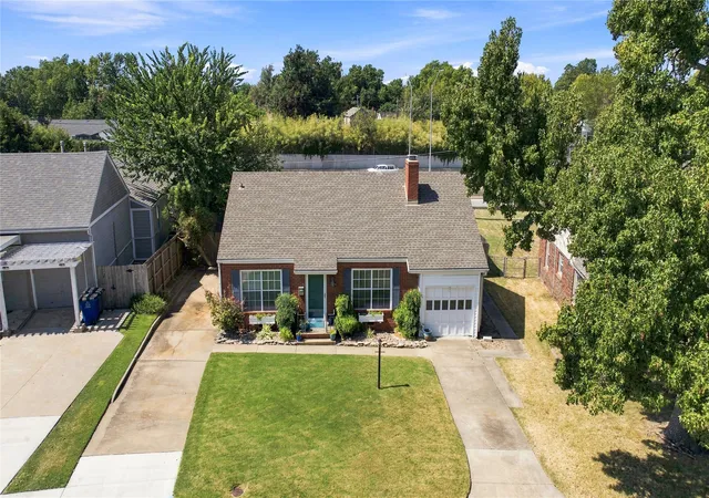 Photo 2 of Single family home for sale at 1722 S Columbia Pl, Tulsa, OK 74104 | MLS# 2633324 | Listing updated on 2026-10-05