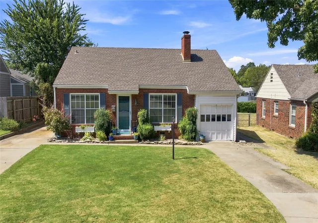 Photo 3 of Single family home for sale at 1722 S Columbia Pl, Tulsa, OK 74104 | MLS# 2633324 | Listing updated on 2026-10-05