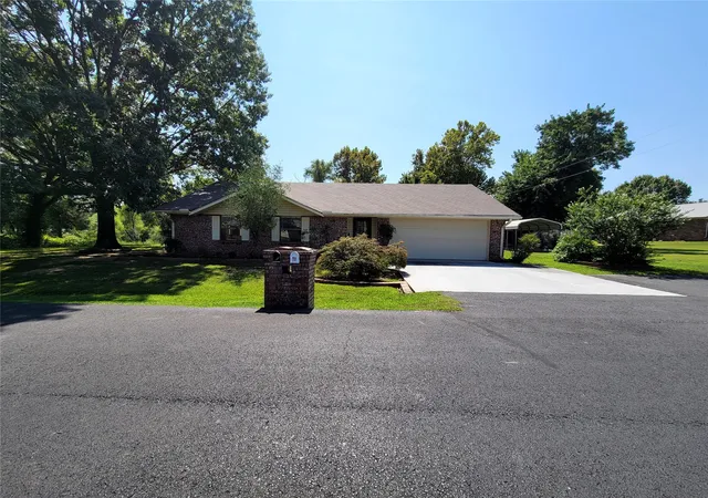 Photo 3 of Single family home for sale at 112 Meadowlark, Eufaula, OK 74432 | MLS# 2632282 | Listing updated on 2026-09-11
